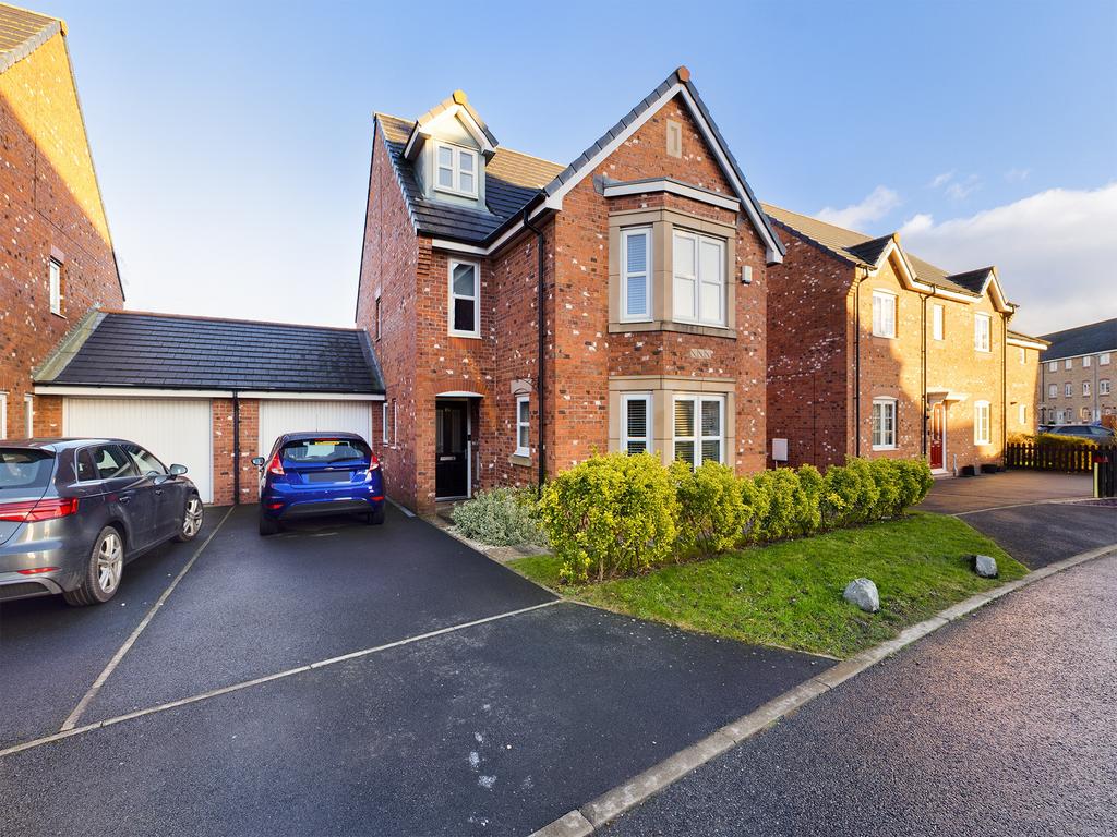 Wesham Park Drive, Wesham, PR4 5 bed detached house £289,950