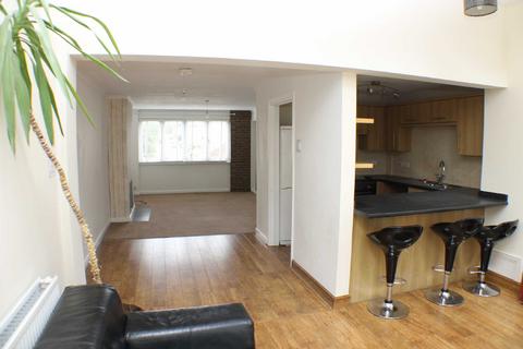 3 bedroom terraced house to rent, Chiltern Road, St. Albans, Hertfordshire, AL4