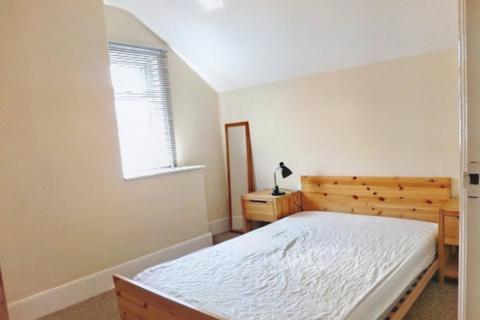 2 bedroom flat to rent, Grosvenor Road, Jesmond, Newcastle upon Tyne NE2