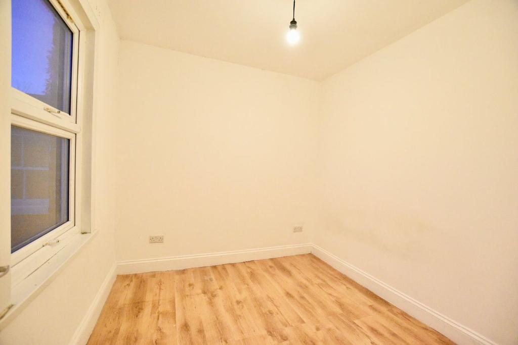 Odessa Road, E7 5 bed terraced house £3,000 pcm (£692 pw)