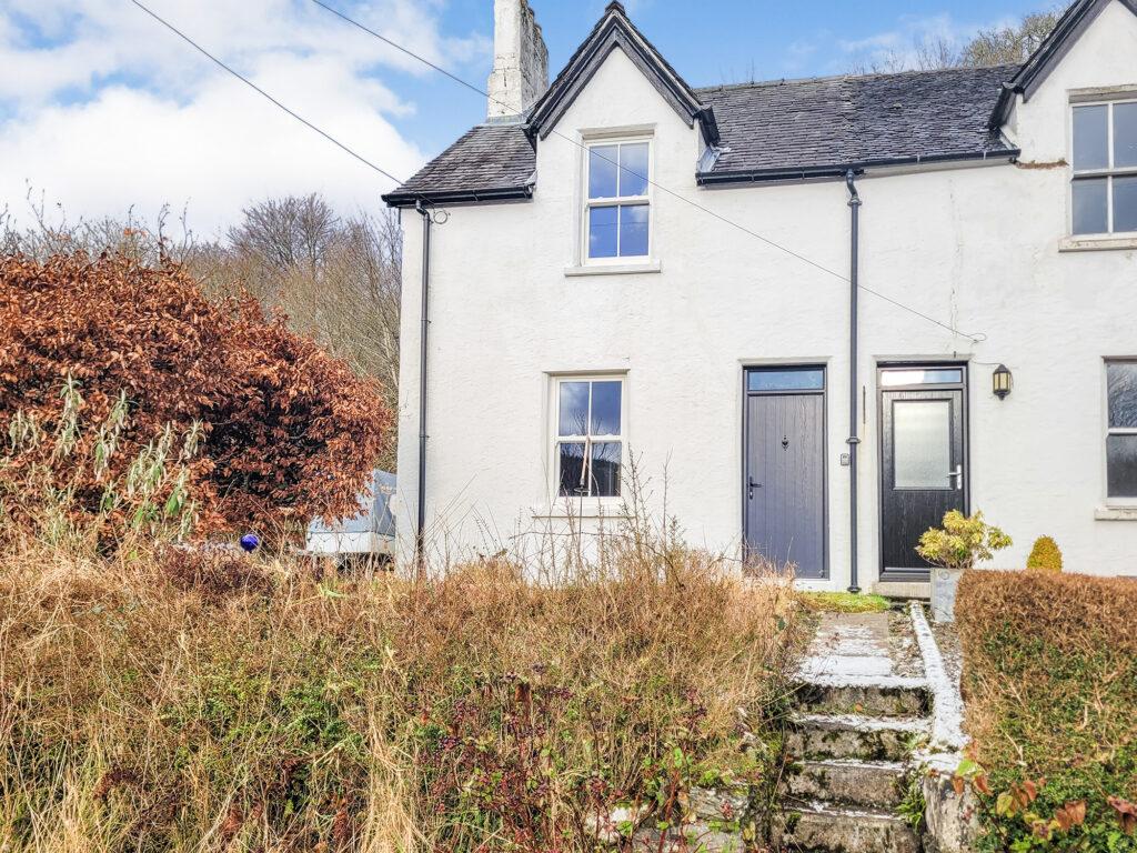 11 Cairnbaan Cottages, Cairnbaan, By Lochgilphead, Argyll 2 bed end of