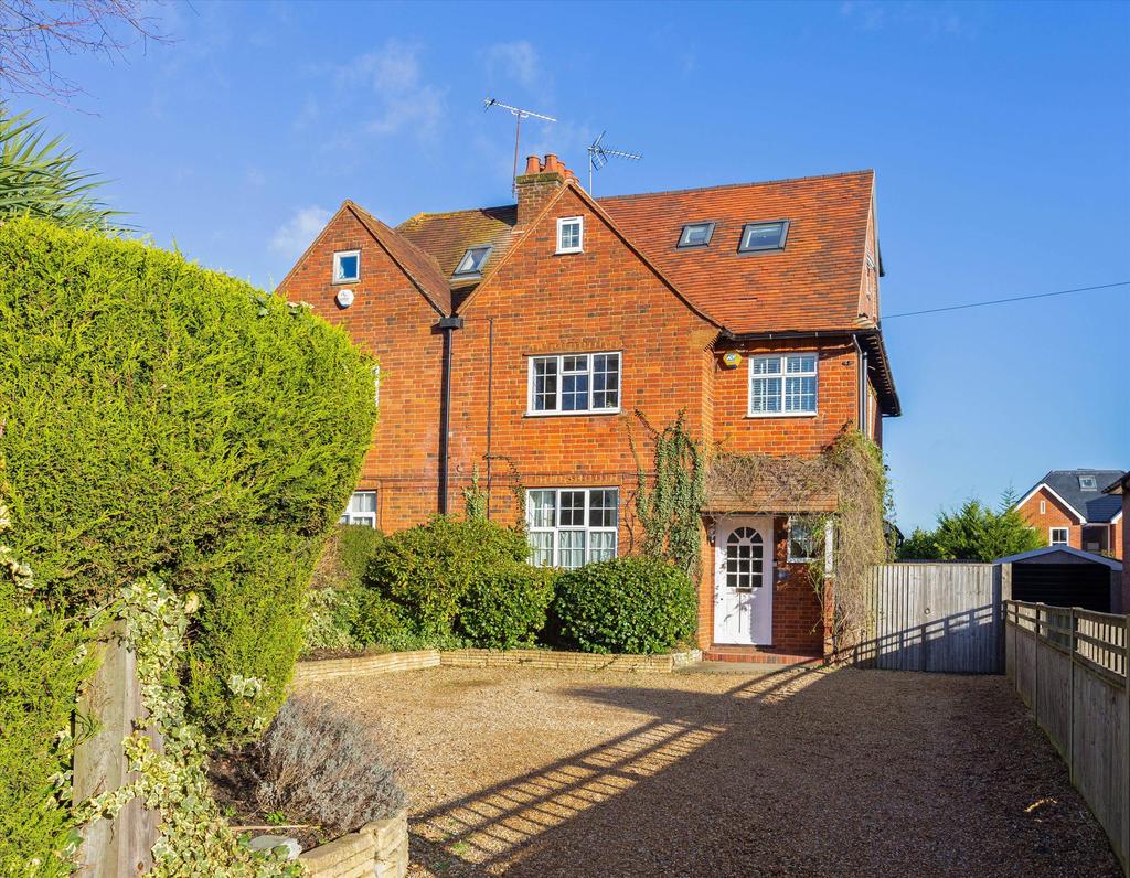 Lakes Lane, Beaconsfield, Buckinghamshire, HP9 4 bed semidetached