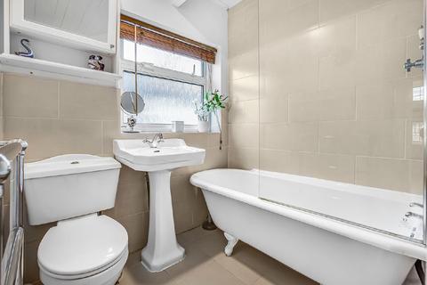16a Aboyne Drive, London, SW20 0AL
