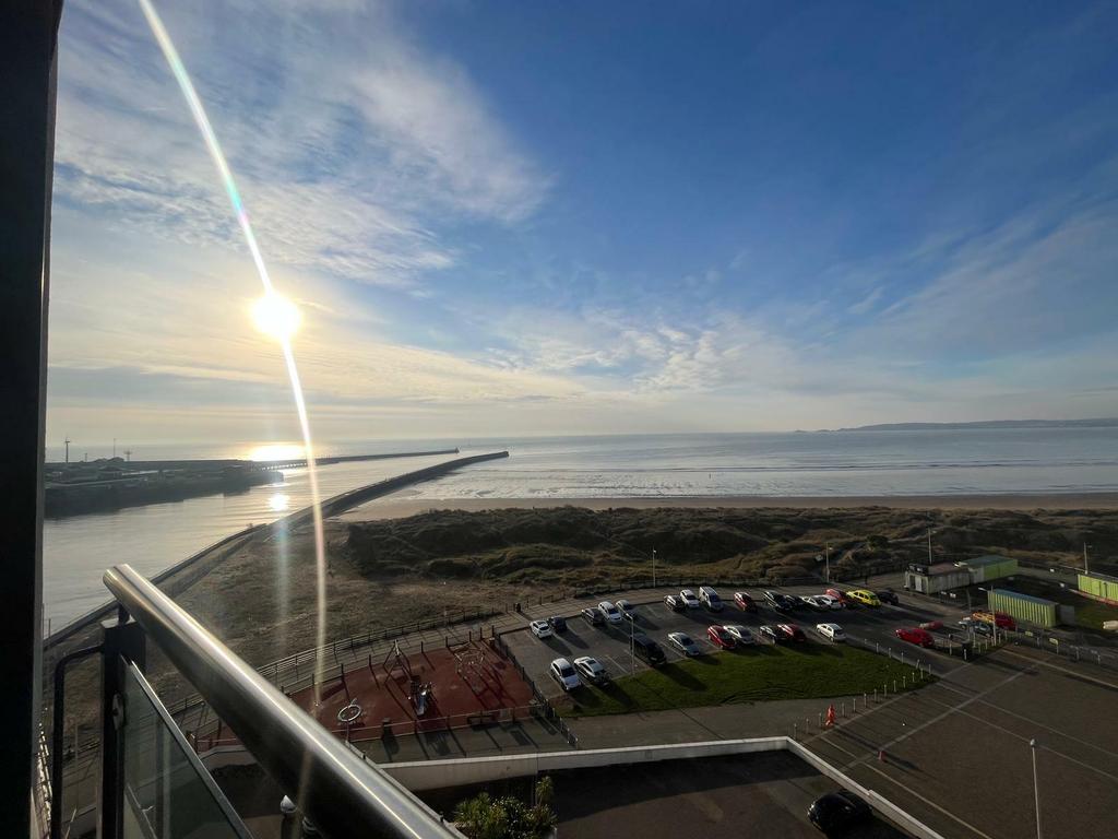 Aurora, Maritime Quarter, Swansea 2 bed apartment £1,300 pcm (£300 pw)
