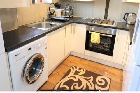 3 bedroom semi-detached house to rent - Crummock Gardens, LONDON, NW9