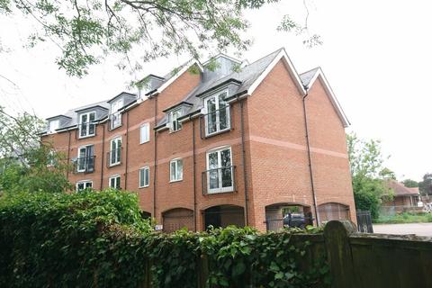 2 bedroom flat for sale, Edenbridge, Kent, TN8