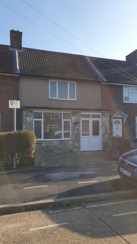 Markyate Road, Dagenham RM8 3 bed terraced house for sale £415,000