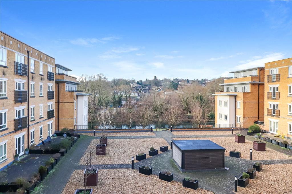 Ovaltine Court, Ovaltine Drive, Kings Langley, Herts, WD4 2 bed flat