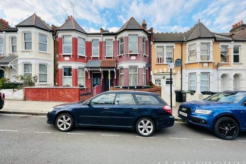 Studio to rent, Warham Road, Harringay Ladder