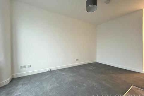 Studio to rent, Warham Road, Harringay Ladder