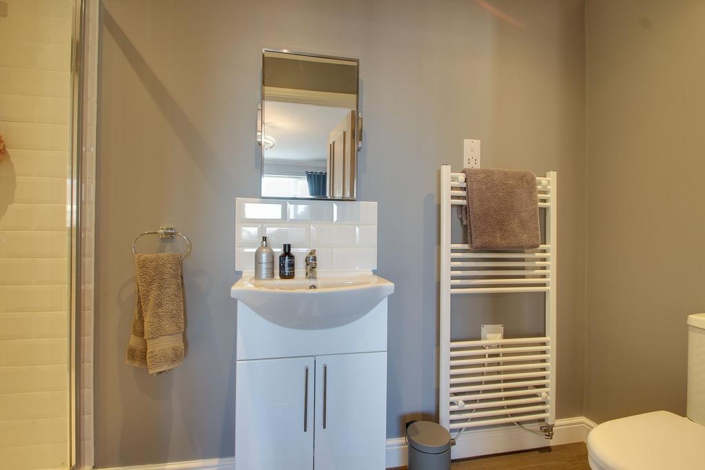 Ensuite to Bedroom One