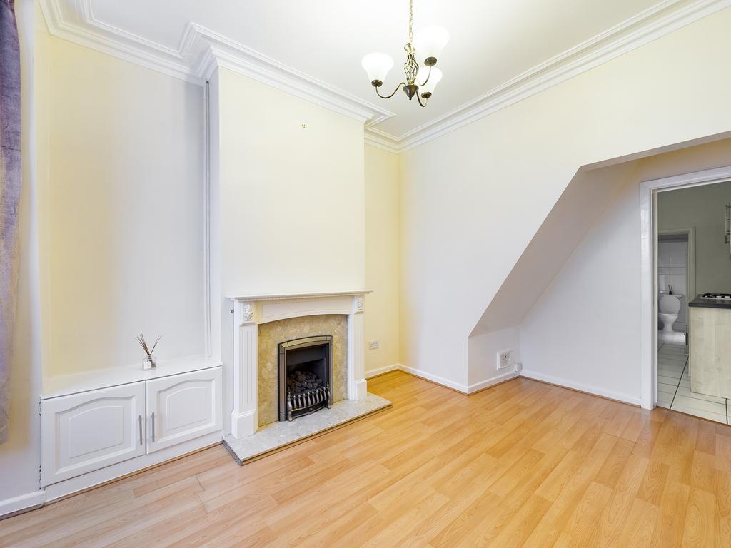 High Lane, Burslem, StokeonTrent, ST6 3 bed terraced house to rent