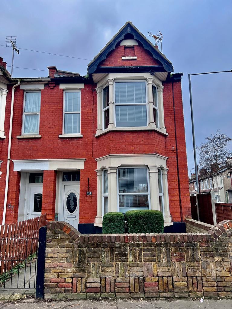 Bournemouth Park Road, SouthendonSea 2 bed terraced house £1,400