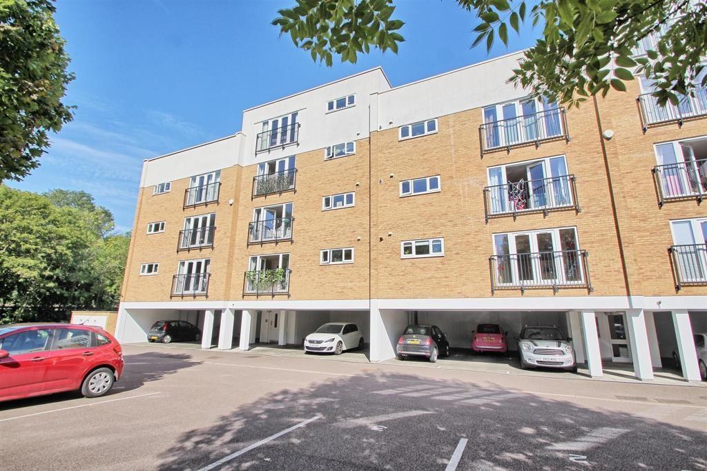Trapstyle Road, Ware SG12 2 bed apartment for sale £269,995