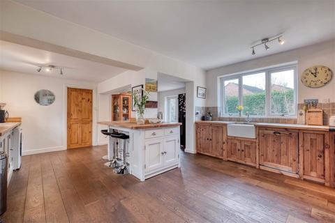 38 Foregate Street, Astwood Bank, Redditch, B96 6BW