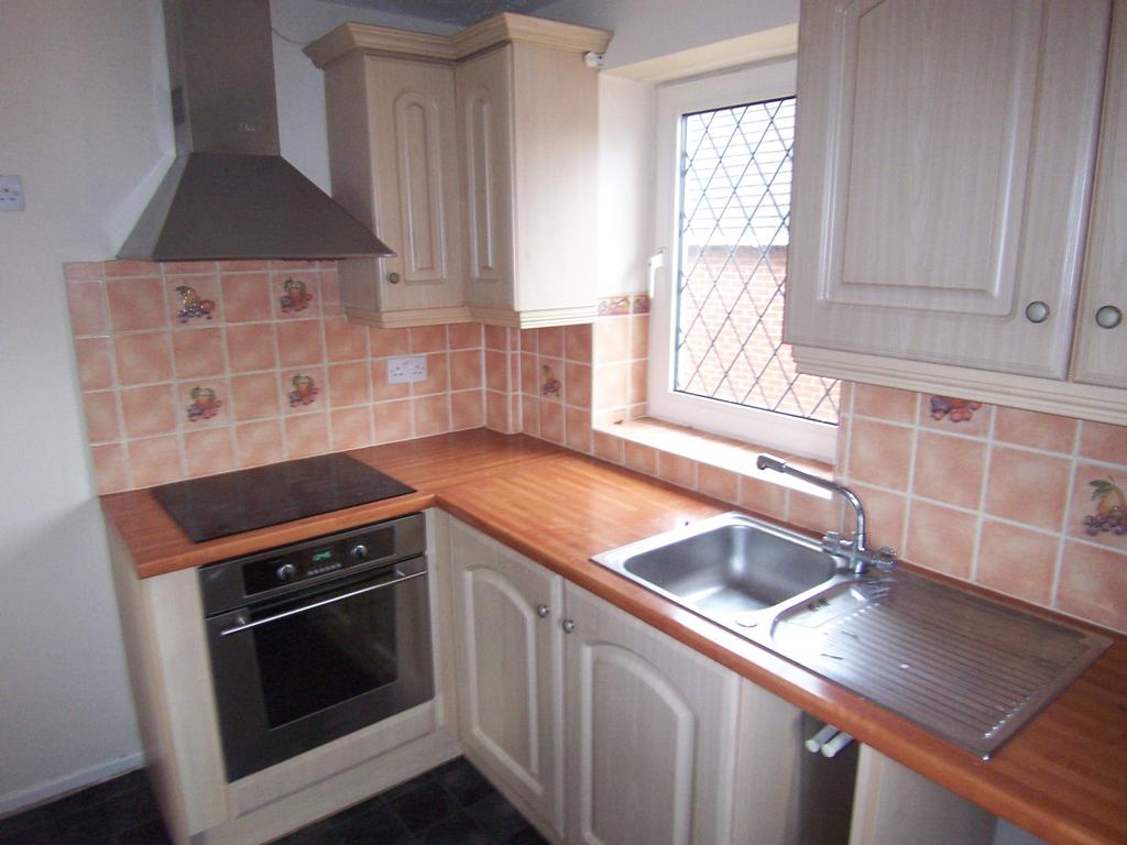 Higham Common Road, Barugh Green, Barnsley, South Yorkshire, S75 1LE 3 bed semidetached house