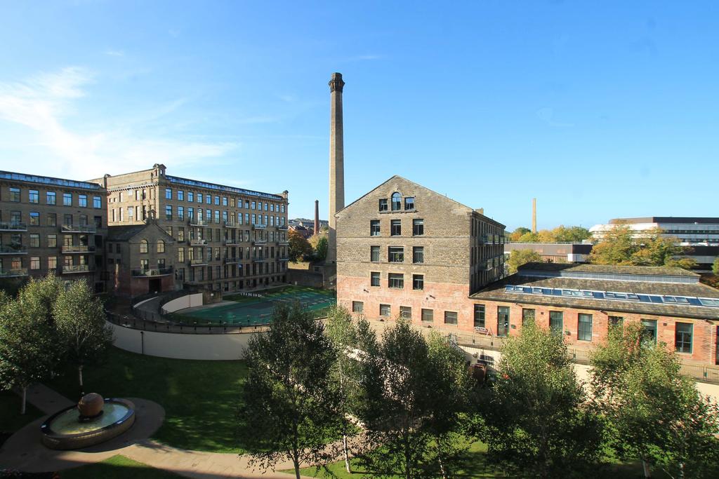 Salts Mill Road, Shipley, Bradford, BD17 2 bed flat £140,000