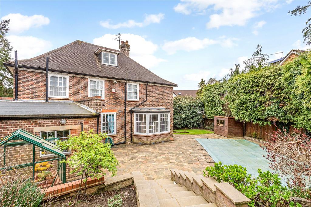 Elgood Avenue, Northwood, Middlesex, HA6 4 bed detached house - £1,750,000