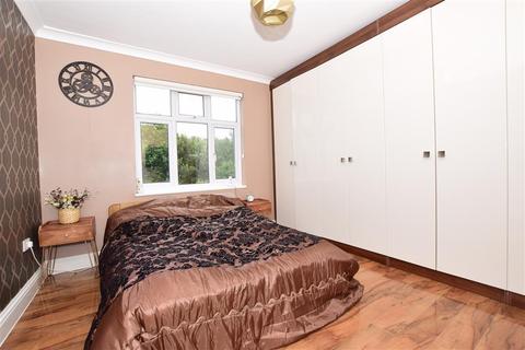 6 bedroom semi-detached house to rent - Fairholme Avenue, Romford, London, RM2