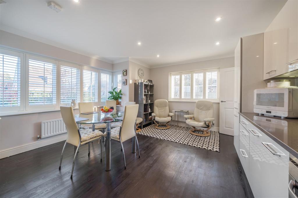 Kitchen / Dining Roo