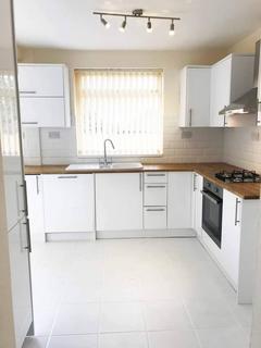 3 bedroom semi-detached house for sale - Spen Approach, West Park, Leeds, West Yorkshire, LS16