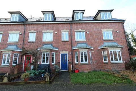 3 bedroom terraced house to rent, Campriano Drive, Warwick, CV34