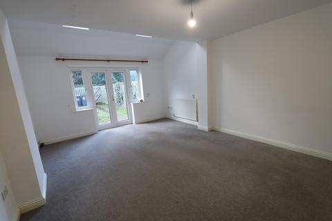 3 bedroom terraced house to rent, Campriano Drive, Warwick, CV34