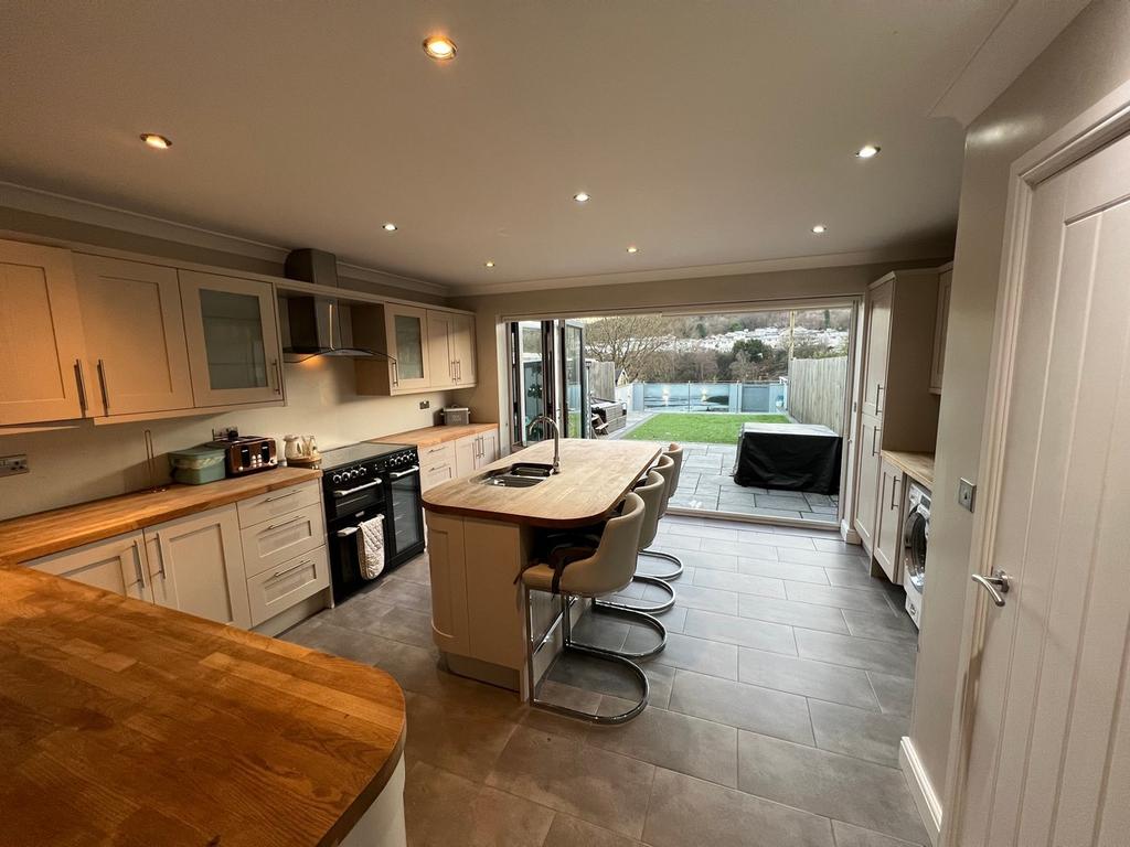 Grawen Street Porth Porth 4 bed terraced house £199,995