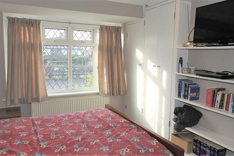 412 Kingston Road, Epsom, KT19 0DW