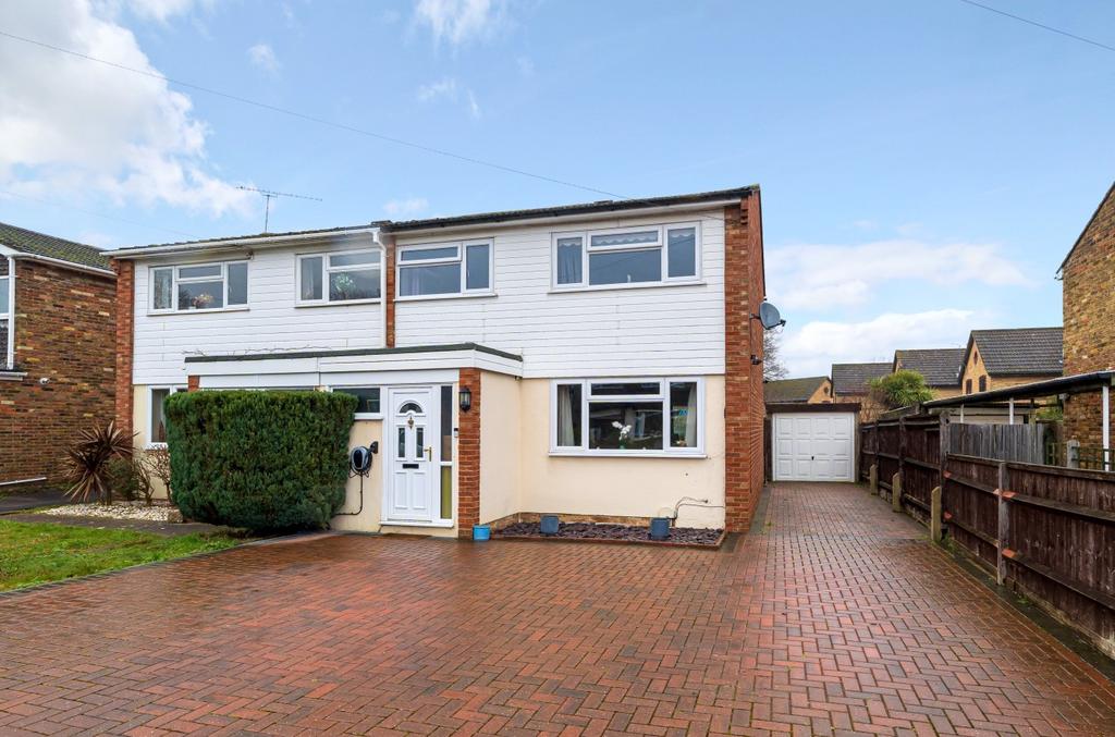 Faraday Road, Farnborough, Hampshire... 3 bed semidetached house £