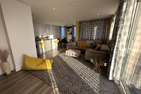 3 bedroom penthouse to rent, Ashwell House, Healum Avenue, Southall, UB2
