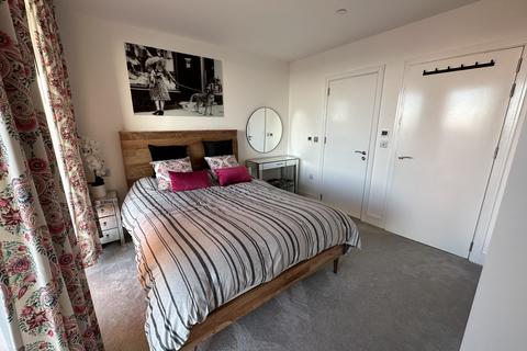 3 bedroom penthouse to rent, Ashwell House, Healum Avenue, Southall, UB2