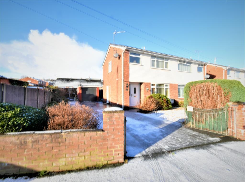 Ashbourne Avenue, Gwersyllt, LL11 3 bed semidetached house £175,000