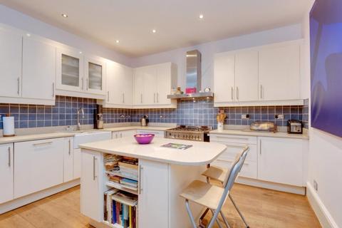 4 bedroom flat for sale - Vale Court, Maida Vale, W9