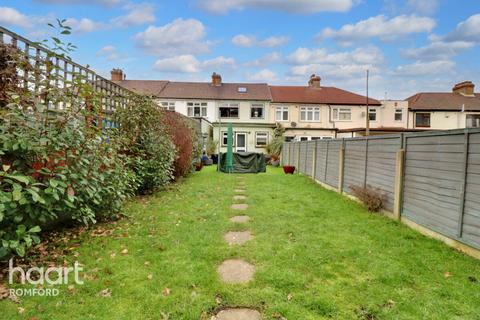 229 Gorseway, Romford, RM7 0SB