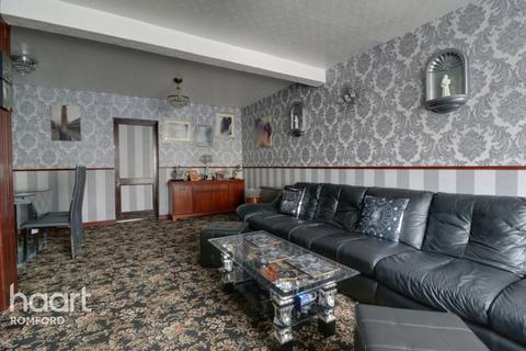 229 Gorseway, Romford, RM7 0SB