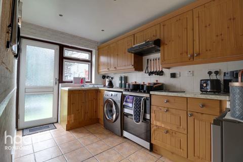 229 Gorseway, Romford, RM7 0SB