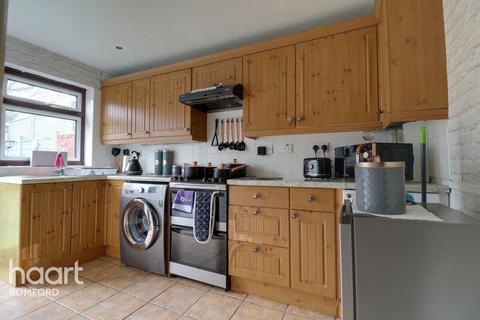 229 Gorseway, Romford, RM7 0SB