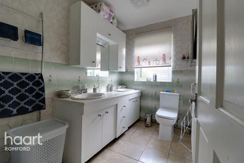 229 Gorseway, Romford, RM7 0SB