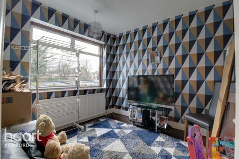 229 Gorseway, Romford, RM7 0SB