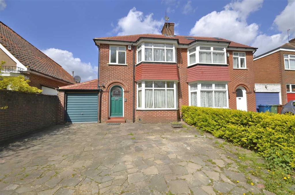 Crowshott Avenue, Stanmore, Middlesex, HA7 3 bed semidetached house