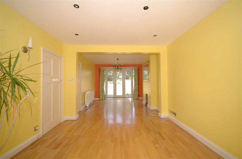 Crowshott Avenue, Stanmore, Middlesex, HA7 3 bed semidetached house