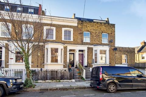 2 bedroom flat to rent, Askew Crescent, London W12