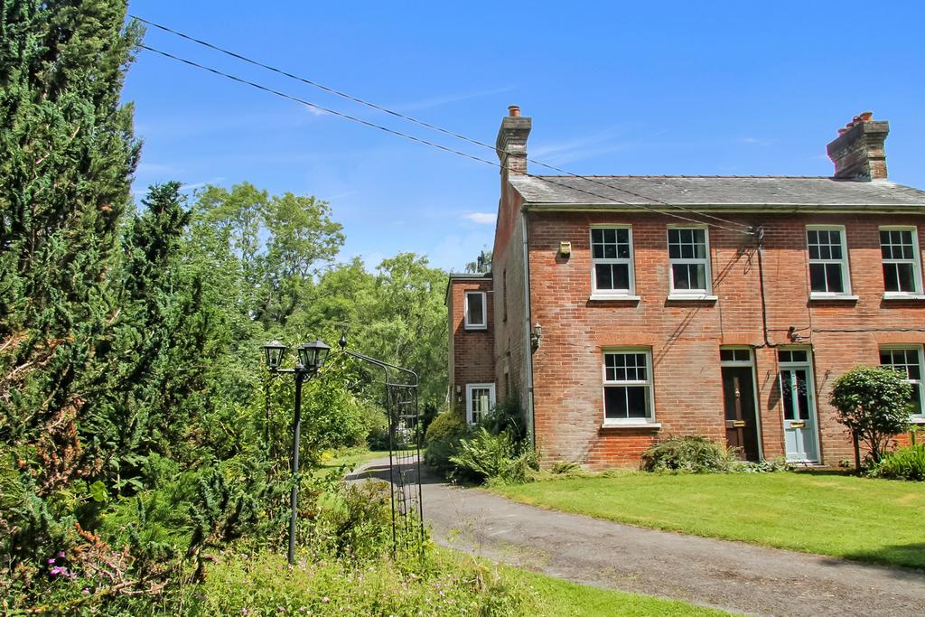 Wickham, Hampshire 3 bed semidetached house for sale £499,995