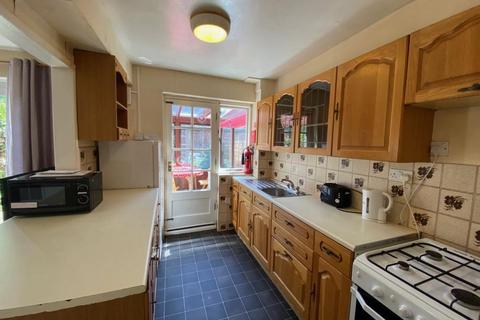 4 bedroom house to rent, 15 Cherrywood Avenue Englefield Green Egham