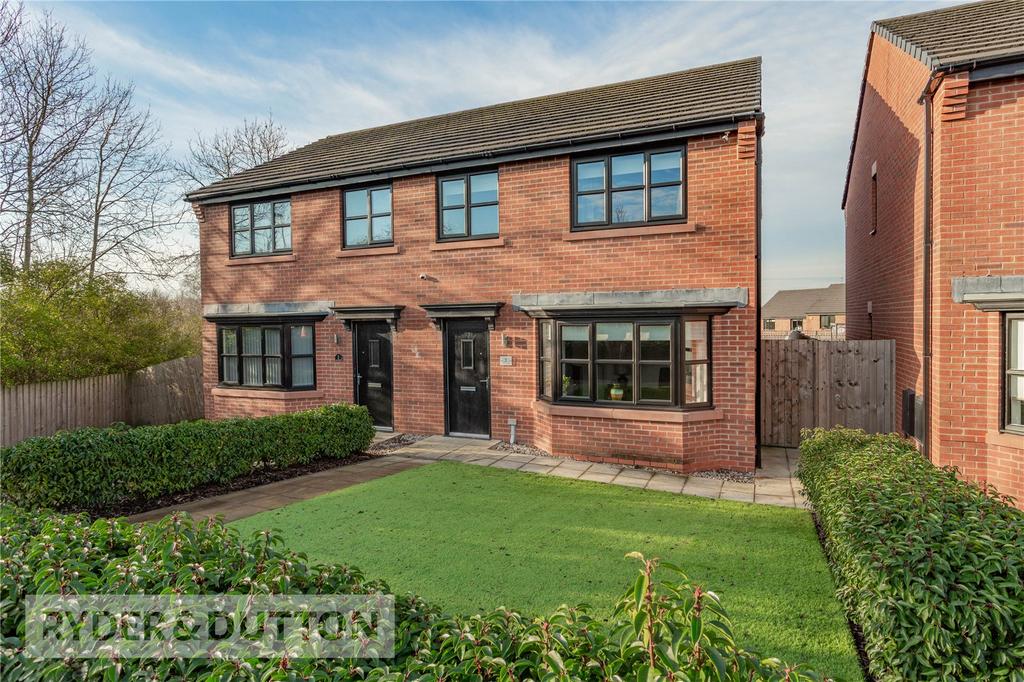 Lodge Hall Drive, Failsworth... 3 bed semidetached house £270,000