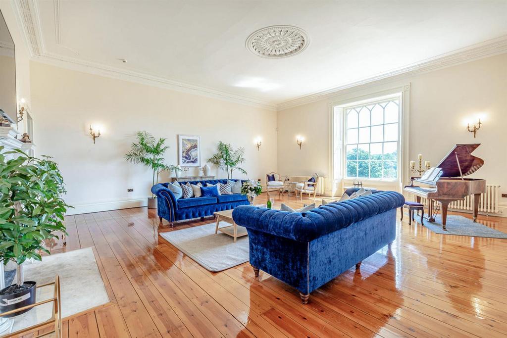 Bretby Hall, Bretby, BurtonOnTrent Staffordshire DE15 0QQ 3 bed