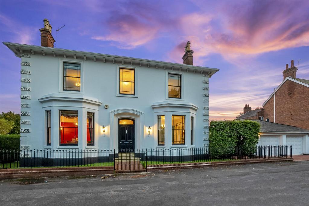 Beauchamp Avenue, Leamington Spa... 4 bed detached house £2,000,000