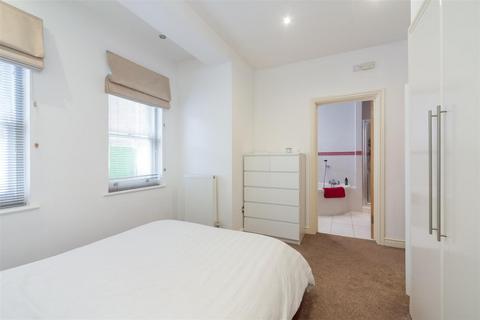 2 bedroom flat for sale, Leam Terrace, Leamington Spa, Warwickshire CV31 1BB