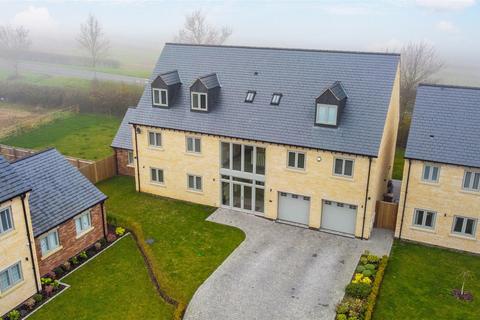 8 Coles Close, Little Harrowden, Wellingborough, NN9 5DD